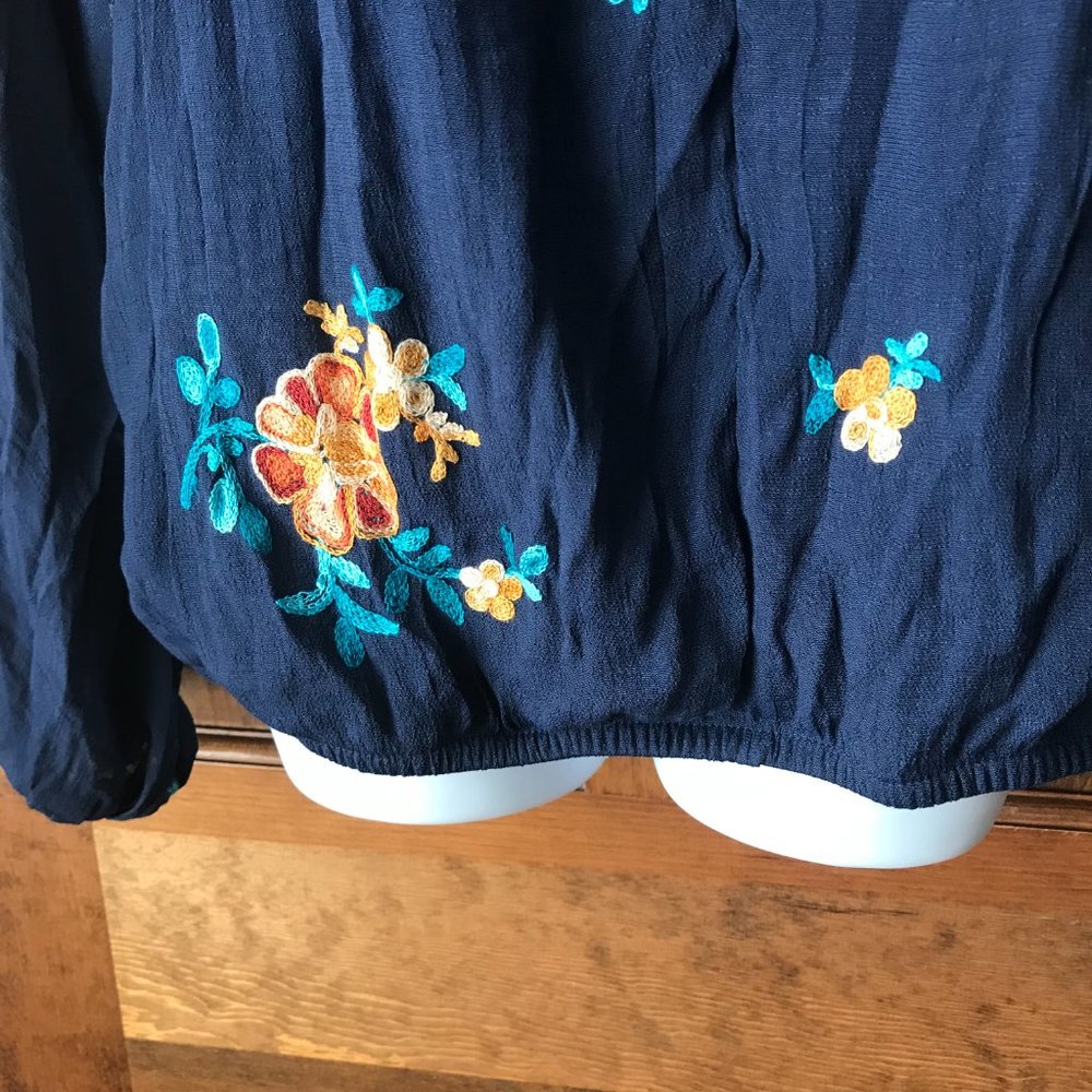 NWT Figueroa & Flower Blueberry w/Embroidered Flowers Peasant Blouse Large - Picture 8 of 13